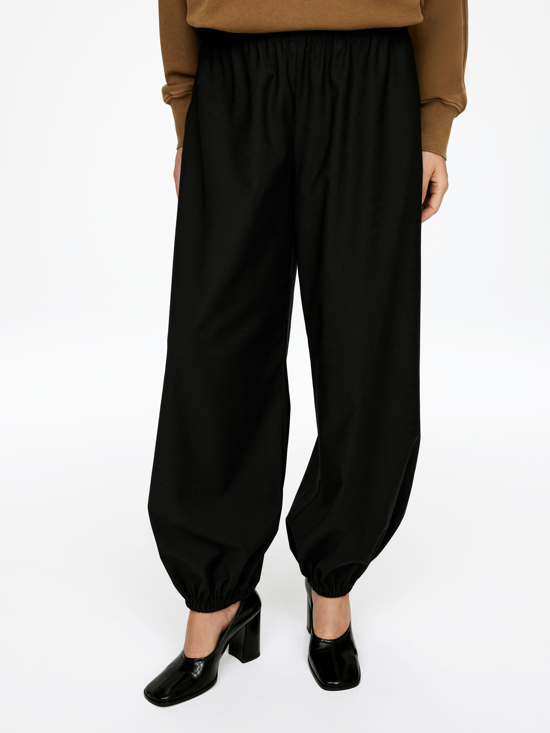 Barrel-Leg Trousers &amp;ndash; Black &amp;ndash; Women &amp;ndash; Arket Gb