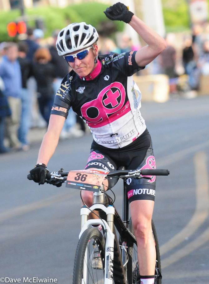 Geoff Kabush finishes third as Scott claims the top three spots