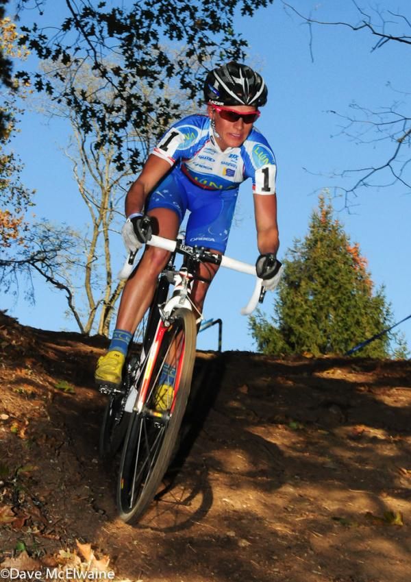 Katerina Nash (Luna Pro Team) descending with the race lead