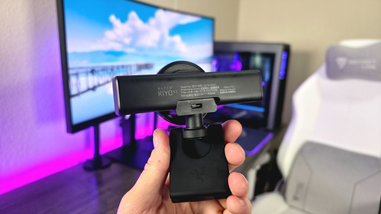 Image of the Razer Kiyo V2 webcam.