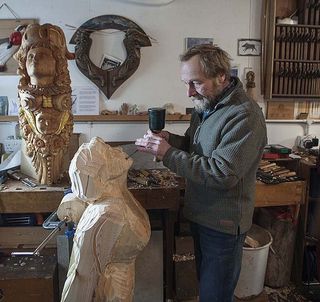 Andy Peters, Ship Figurehead Carver, photographed in his studio at Waterperry Gardens, Oxfordshire. ©Richard Cannon/Country Life Picture Library