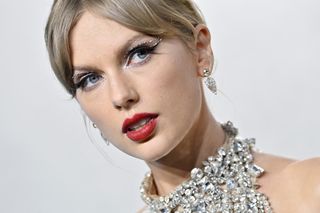 eyebrows - taylor swift