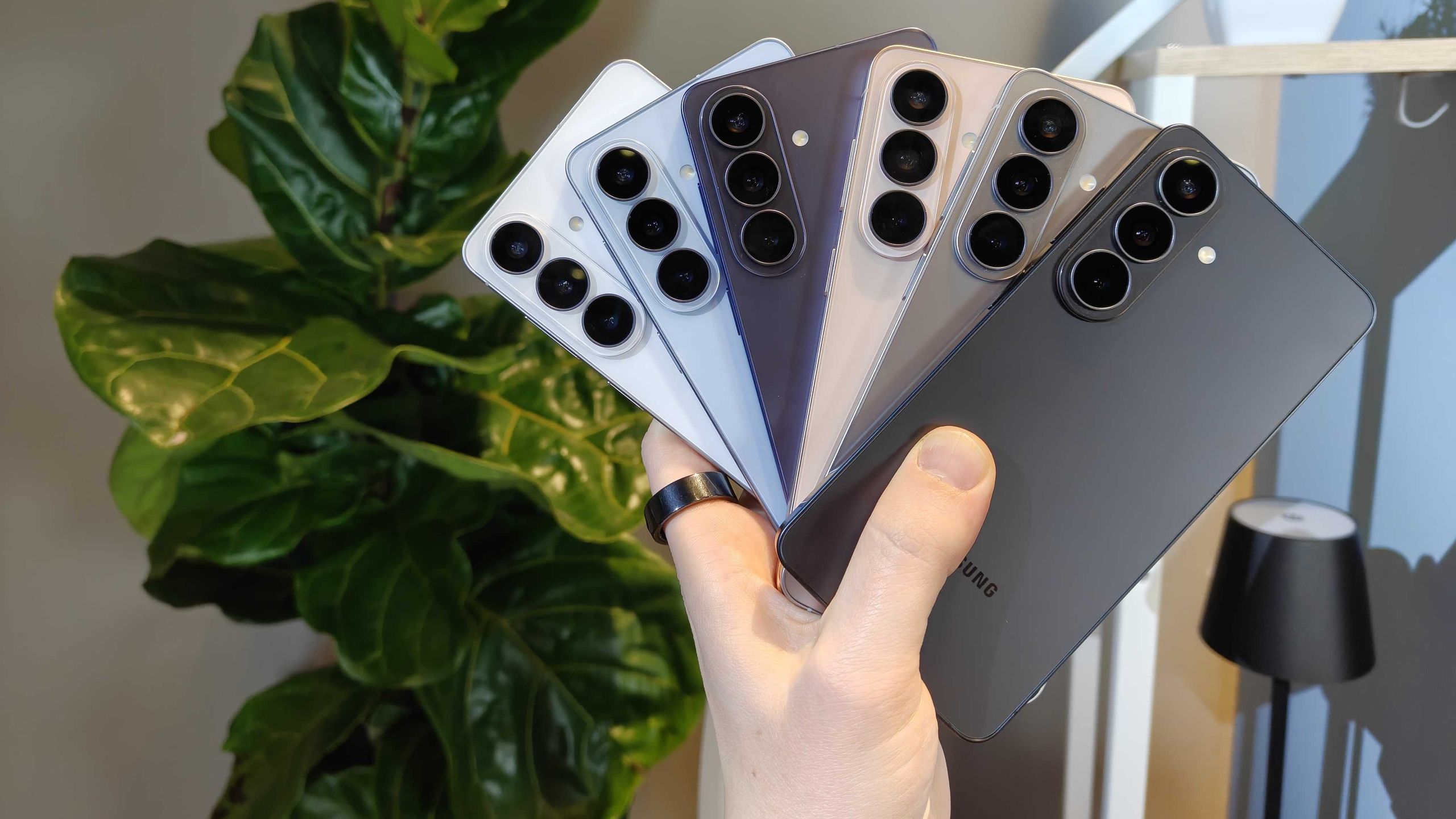 Samsung menaikkan harga jajaran Galaxy S26 dibandingkan S25, namun tidak dikatakan bahwa krisis RAM adalah penyebabnya — meskipun hampir pasti hal tersebut adalah penyebabnya.