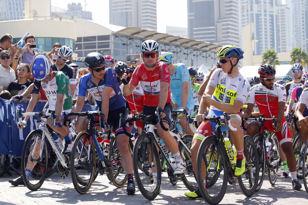 Mark Cavendish began the final stage of the Dubai Tour just four seconds down on John Degenkolb.