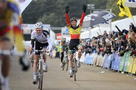 Belgian champion Sven Nys (Landbouwkrediet) celebrates winning his 7th career GvA Trophy title.