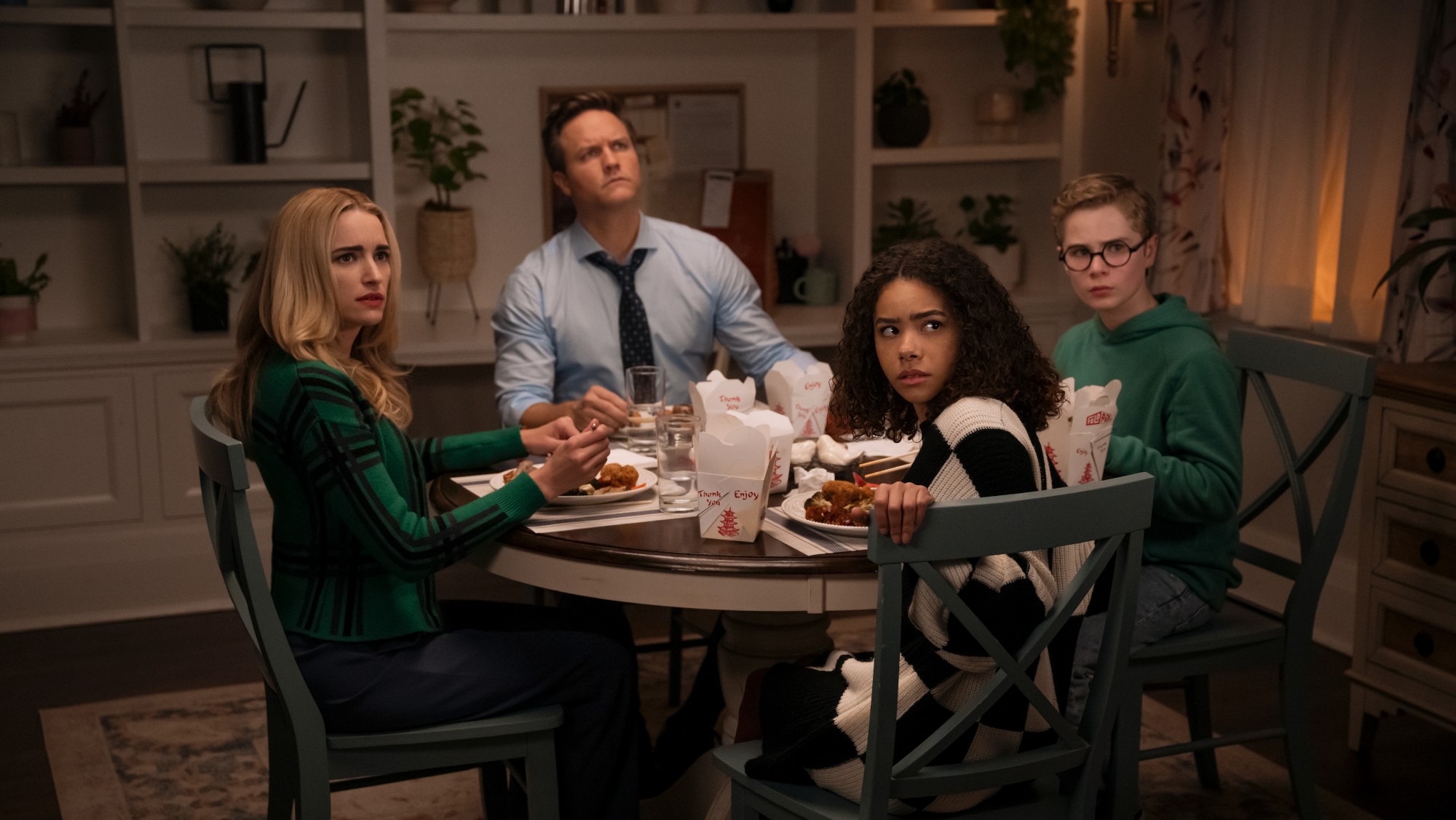 Brianne Howey, Scott Porter, Antonia Gentry and Diesel La Torraca in Ginny & Georgia