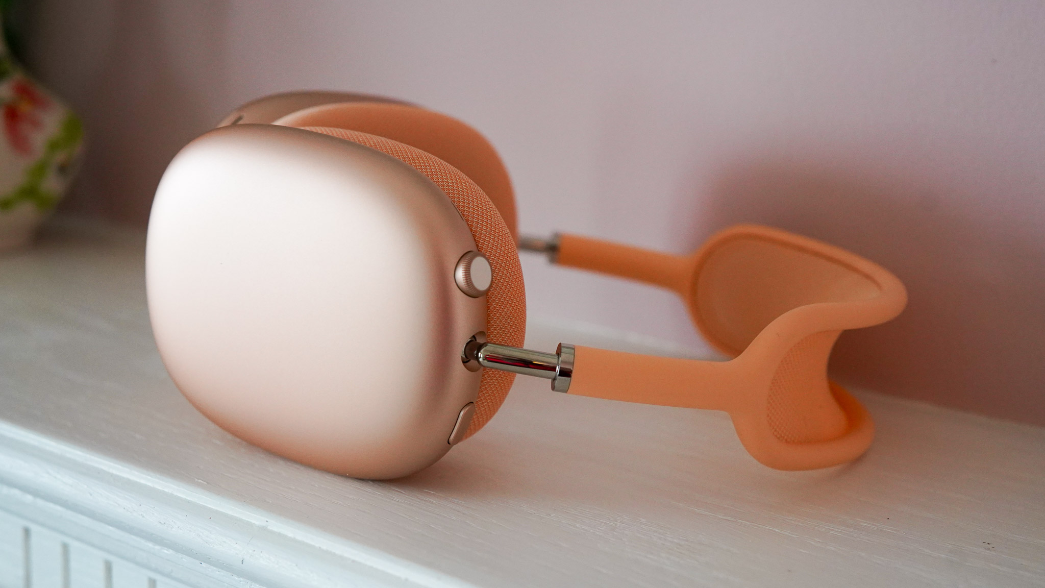 Apple AirPods Max vs Bose QuietComfort Ultra Headphones