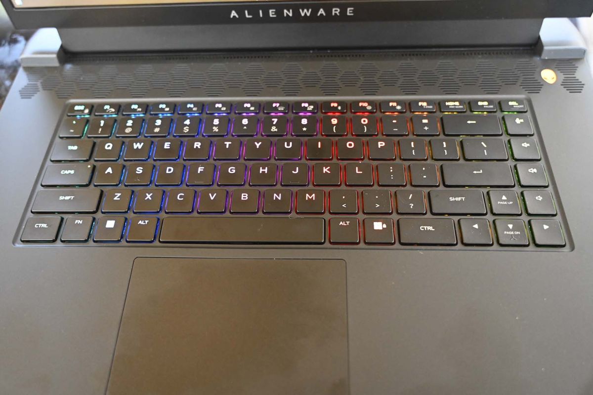 Alienware m17 R5 (AMD Advantage): Meet the king of AMD gaming laptops ...