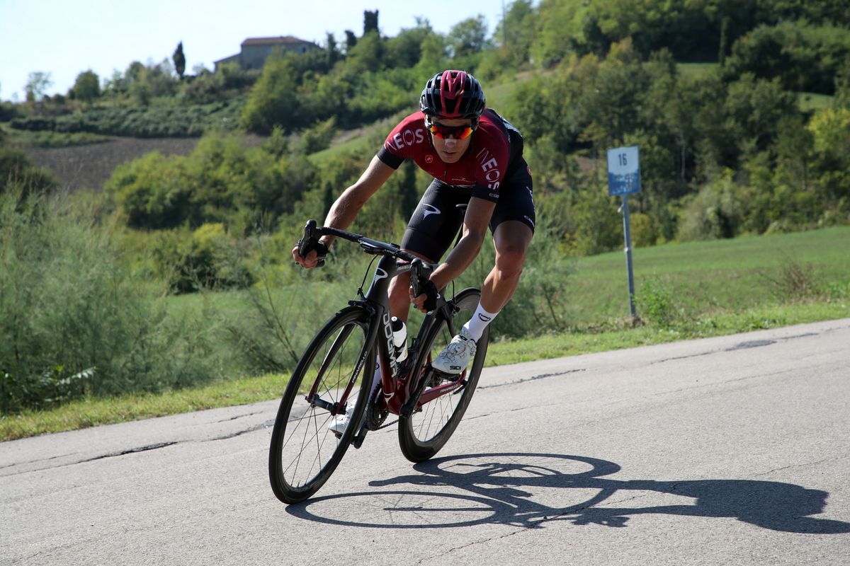 Diego Rosa tackles a descent
