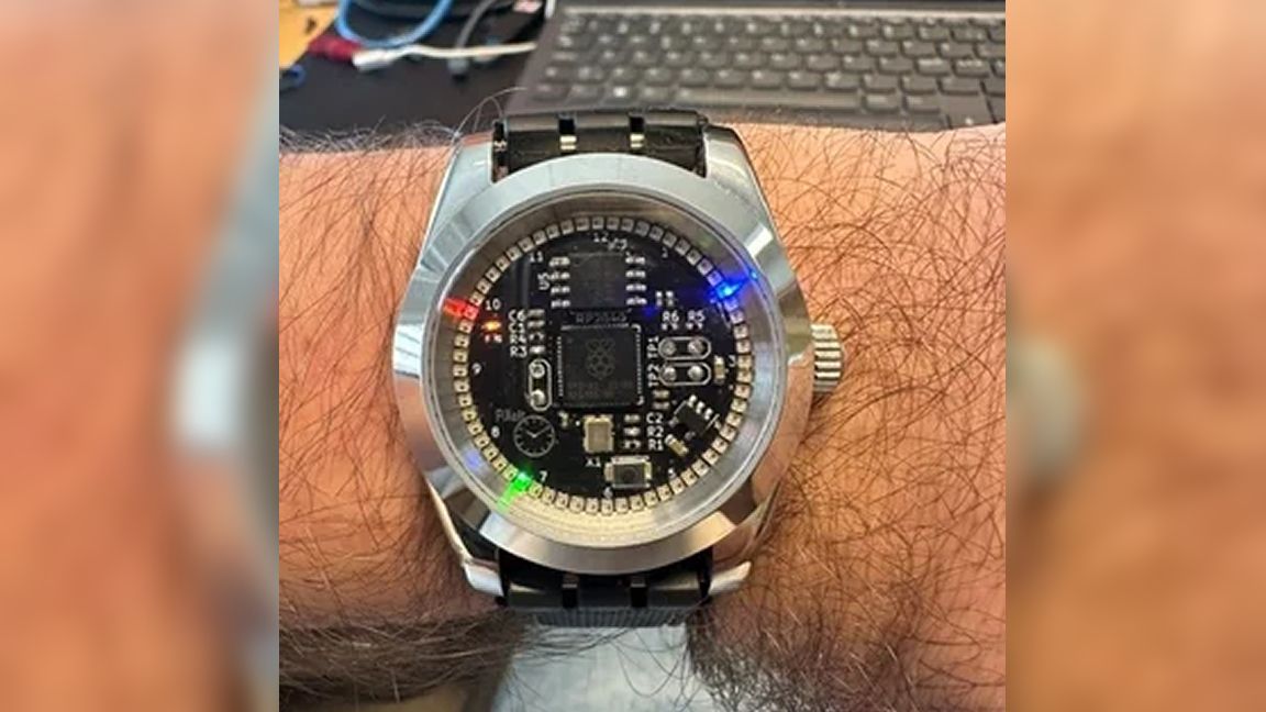 This Raspberry Pi Pico watch has been upgraded to “hack” couture