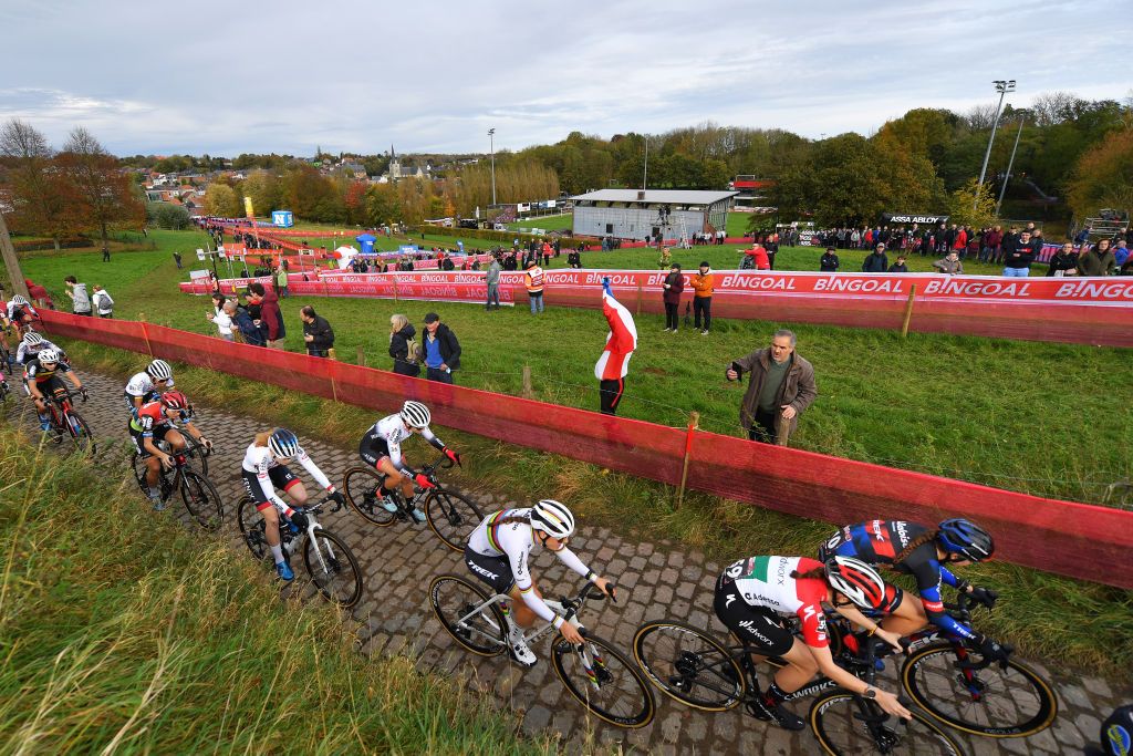 OVERIJSE BELGIUM OCTOBER 31 LR Puck Pieterse of The Netherlands and Team Alpecin Fenix Lucinda Brand of The Netherlands and Team Baloise Trek Lions Blanka Vas Kata of Hungary Team SD Worx Shirin Van Anrooij of The Netherlands and Team Baloise Trek Lions and The Peloton compete during the 62nd Druivencross Overijse UCI CycloCross Worldcup 2021 Womens Elite DruivencrossOverijse CXWorldCup UCIcyclocrossWC on October 31 2021 in Overijse Belgium Photo by Luc ClaessenGetty Images