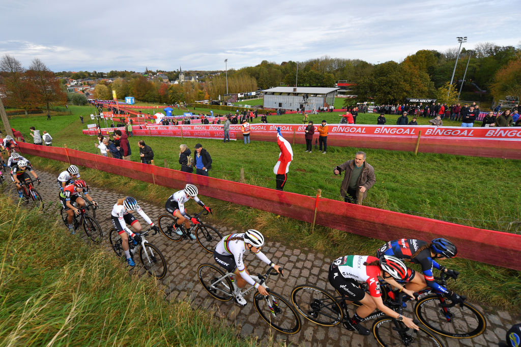 OVERIJSE BELGIUM OCTOBER 31 LR Puck Pieterse of The Netherlands and Team Alpecin Fenix Lucinda Brand of The Netherlands and Team Baloise Trek Lions Blanka Vas Kata of Hungary Team SD Worx Shirin Van Anrooij of The Netherlands and Team Baloise Trek Lions and The Peloton compete during the 62nd Druivencross Overijse UCI CycloCross Worldcup 2021 Womens Elite DruivencrossOverijse CXWorldCup UCIcyclocrossWC on October 31 2021 in Overijse Belgium Photo by Luc ClaessenGetty Images