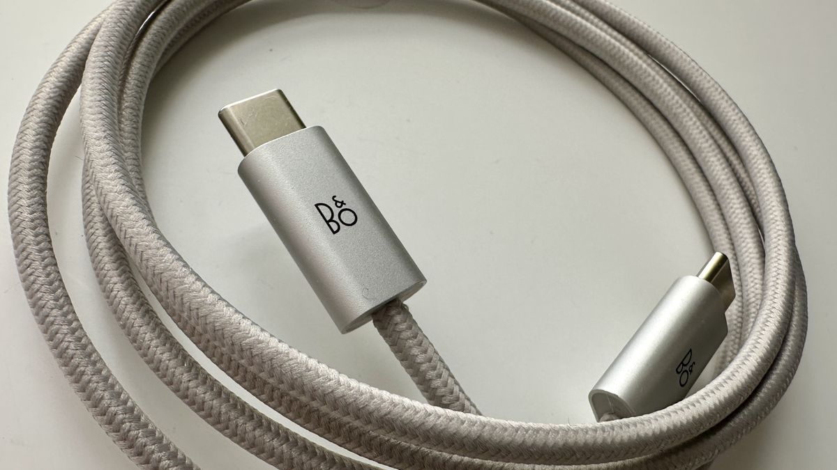 Bang &amp; Olufsen Beosound A1 3rd Generation in silver, on gray table