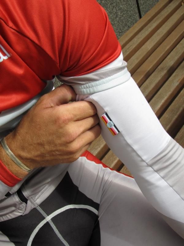 The arm warmers blend in well with the rest of the kit's theme.