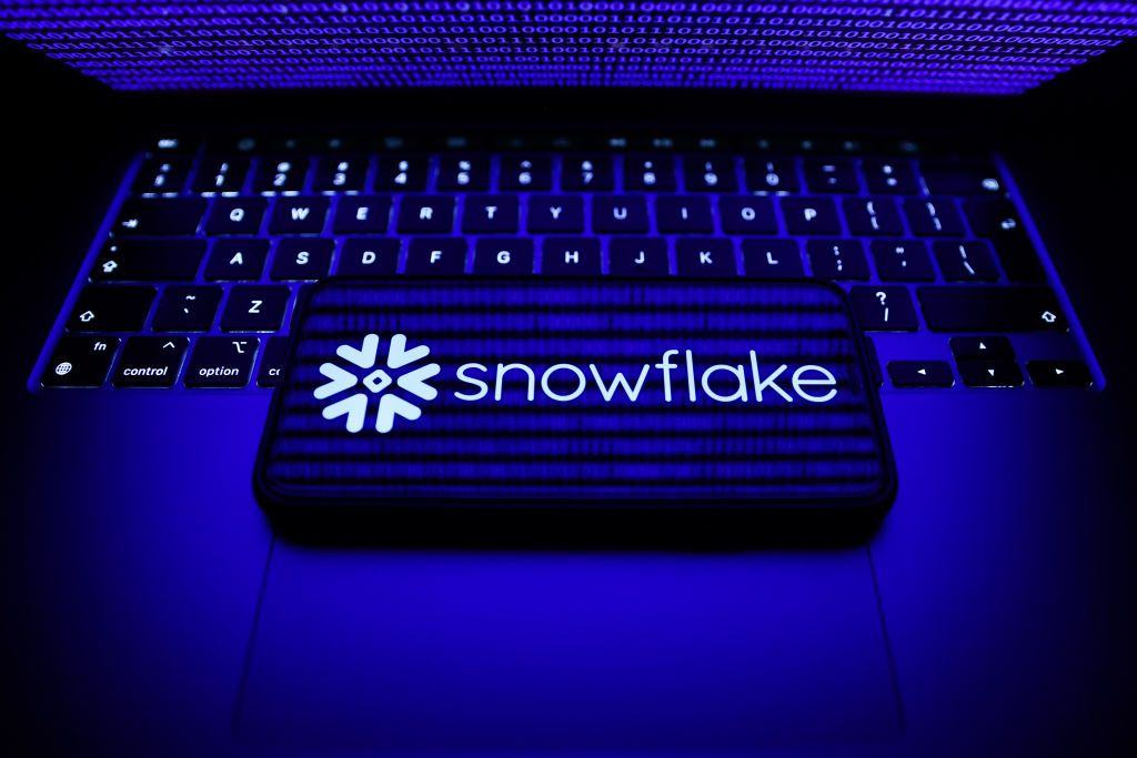 Why Snowflake stock is falling after above-average second-quarter results