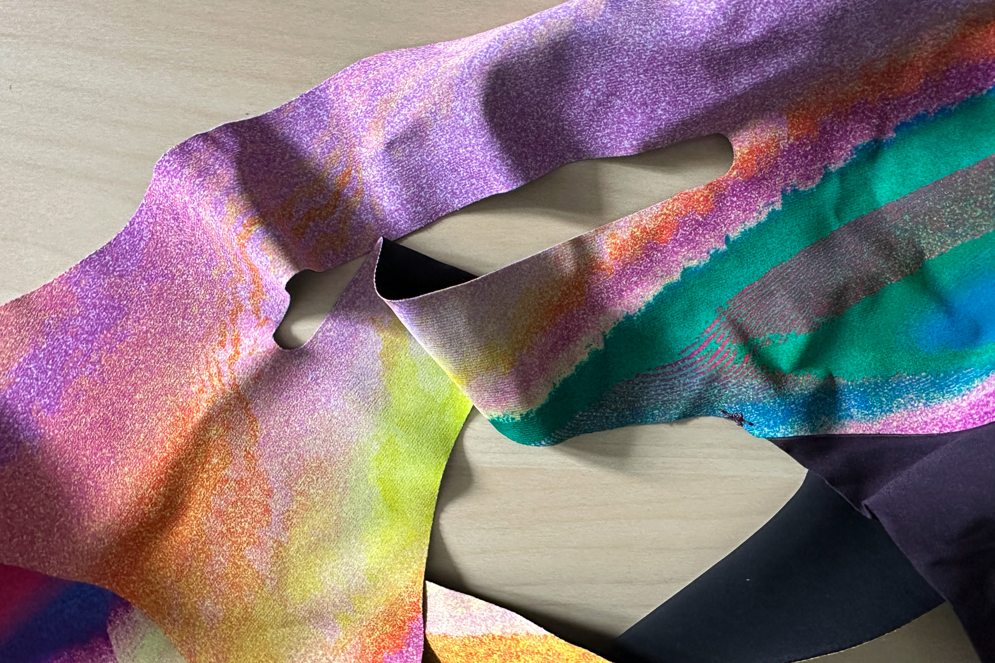 Close up of the brightly colour straps of Santini&#039;s Unico Edge Shorts