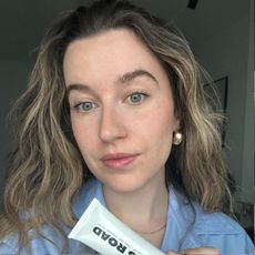 Junior beauty editor, Grace Lindsay, wearing the Jones Road Tinted Moisturiser