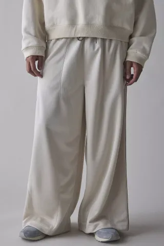 Uo Mammoth Baggy Track Pant
