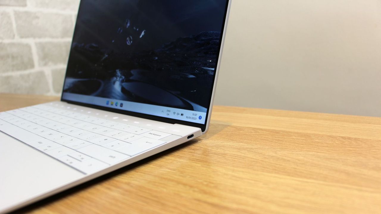 Dell XPS 13 Plus_Ports on right side of laptop