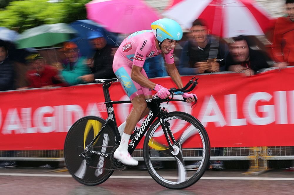 Fabio Aru in the pink jersey