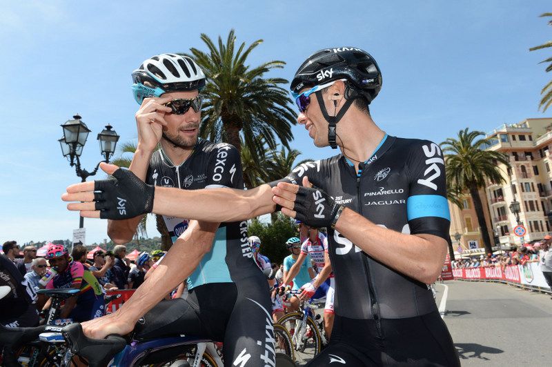 Richie Porte giving Tom Boonen directions to his motorhome