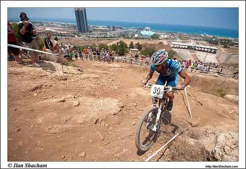 Rotem Ishai (Israel) pushes uphill