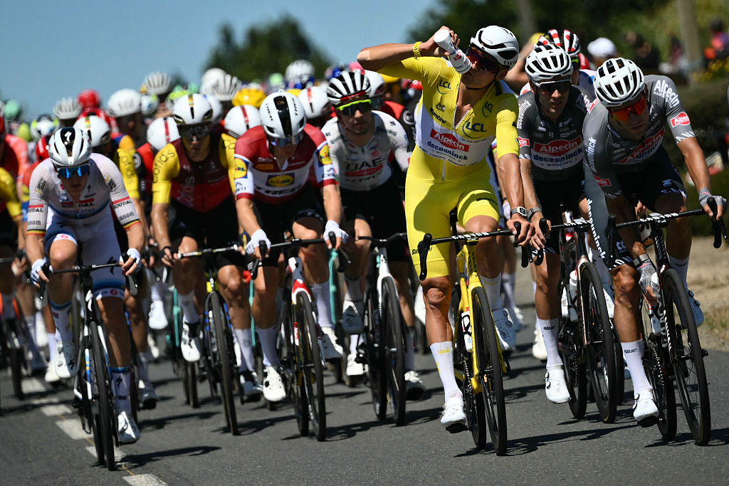Alpecin - Deceuninck team's Dutch rider Mathieu van der Poel wearing the overall leader's yellow jersey drinks from his hydration bottle (bidon) during the 7th stage of the 112th edition of the Tour de France cycling race, 197 km between Saint-Malo and Mur-de-Bretagne Guerledan, in Brittany, western France, on July 11, 2025. (Photo by Marco BERTORELLO / AFP)