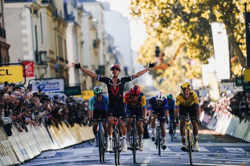 Matteo Trentin winning Paris-Tours
