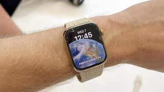 Images of Apple Watch 8 at launch