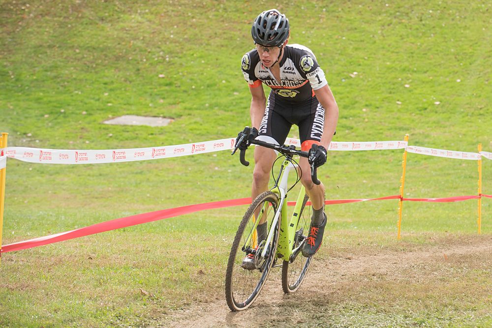Spencer Petrov (USA) takes an early lead that he'll never relinquish during the junior race