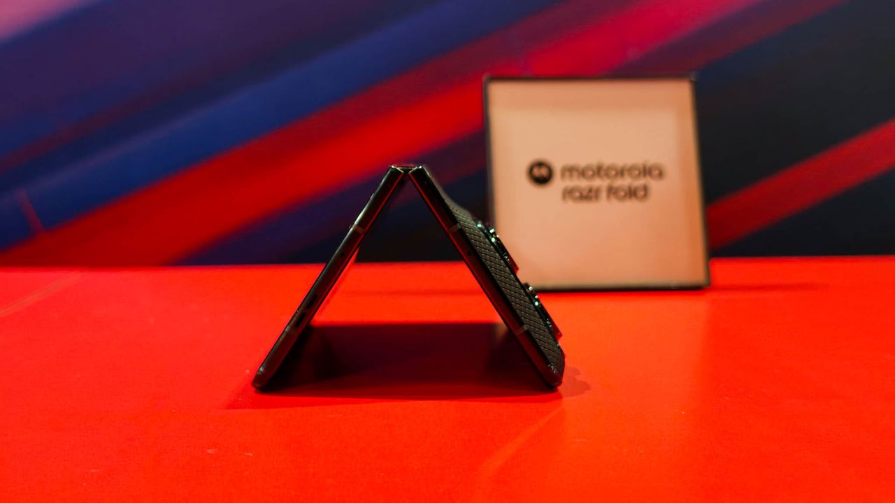 Motorola Razr Fold hands-on testing