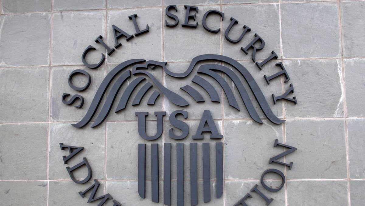 Social Security Head Apologizes For Overpayment Blunder | Kiplinger