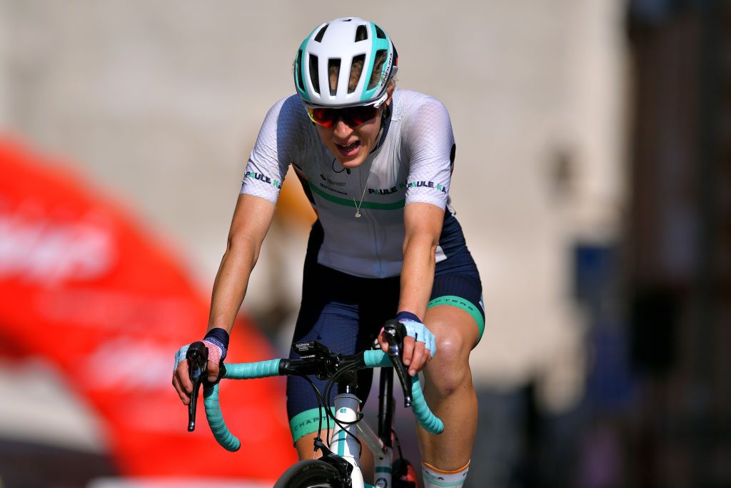 TIVOLI ITALY SEPTEMBER 14 Arrival Elizabeth Banks of The United Kingdom and Team Paule Ka Celebration during the 31st Giro dItalia Internazionale Femminile 2020 Stage 4 a 1703km stage from Assisi to Tivoli 237m GiroRosaIccrea GiroRosa on September 14 2020 in Tivoli Italy Photo by Luc ClaessenGetty Images