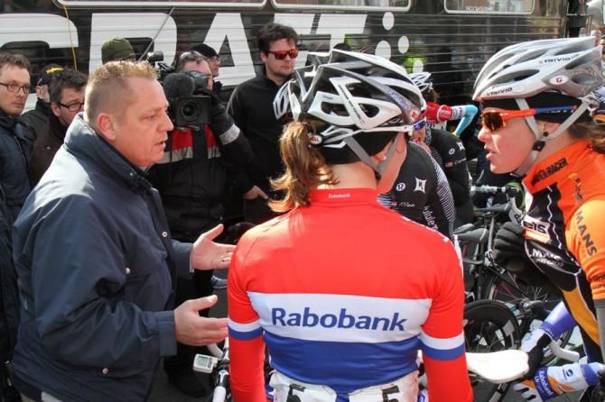 Van Vleuten (Rabo Women) and Visser (Boels Dolmans Cycling Team) discuss the issues after the stage