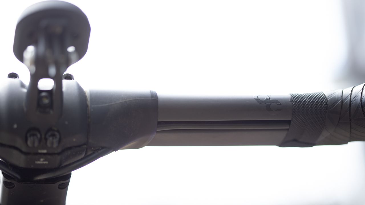 Orbea Orca Aero M120iLTD channeling under handlebar
