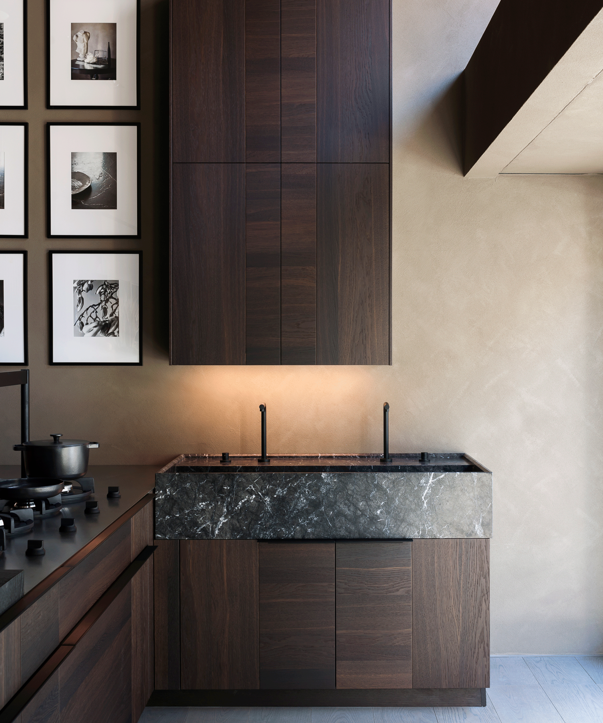 wood kitchen cabinet ideas - dark wooden kitchen