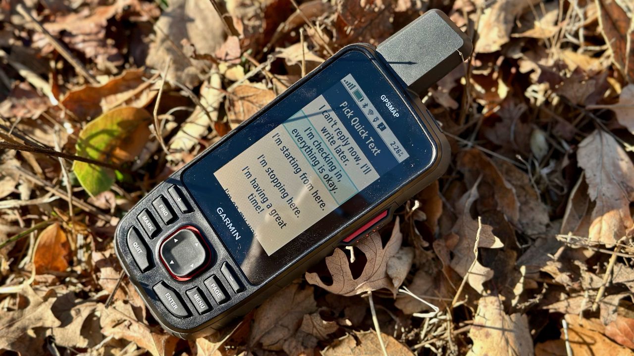 Various quick message options on the Garmin GPSMAP 67i
