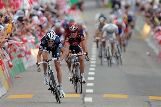 Frank Schleck (Saxo Bank) put in a powerful late-race attack to win stage 3.