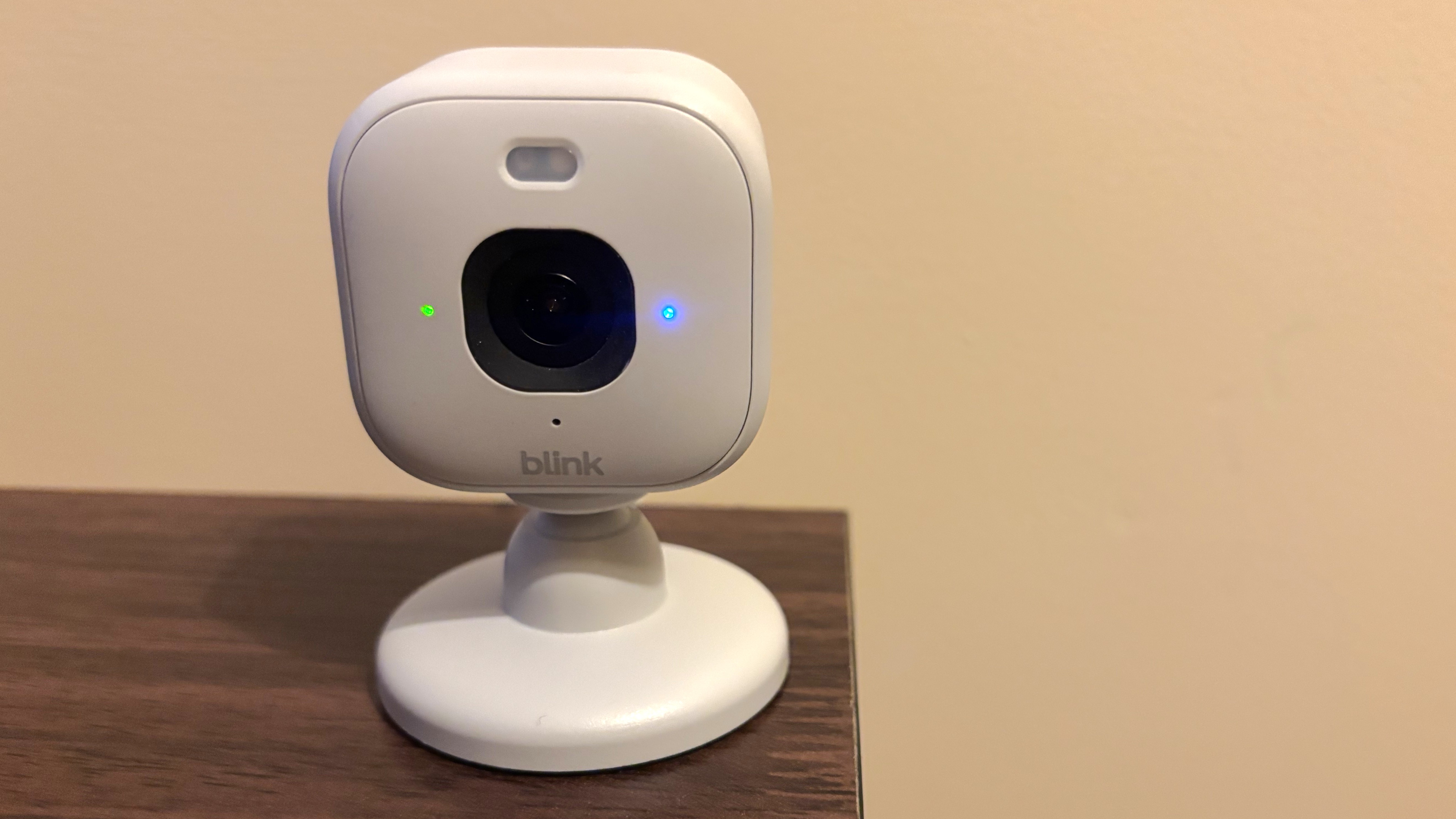 Blink Mini 2 camera on table