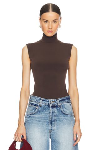 Norma Kamali, Slim Fit Sleeveless Turtleneck Top