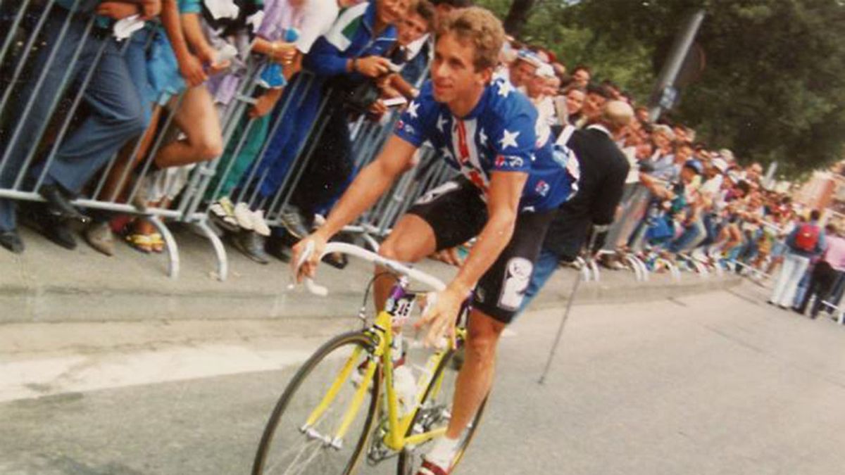 Greg LeMond wears the US colours to victory at the 1989 championships in Chamb&eacute;ry