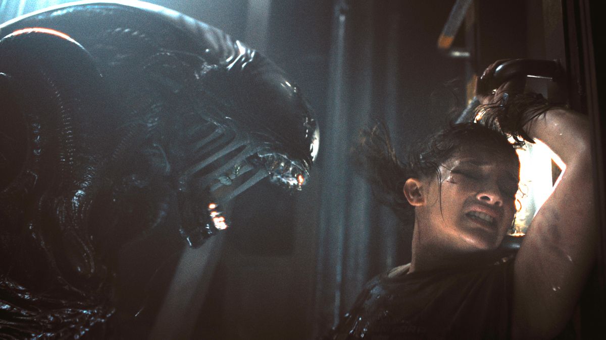 Isabela Merced as Kay backing away from a xenomorph in the movie Alien Romulus.