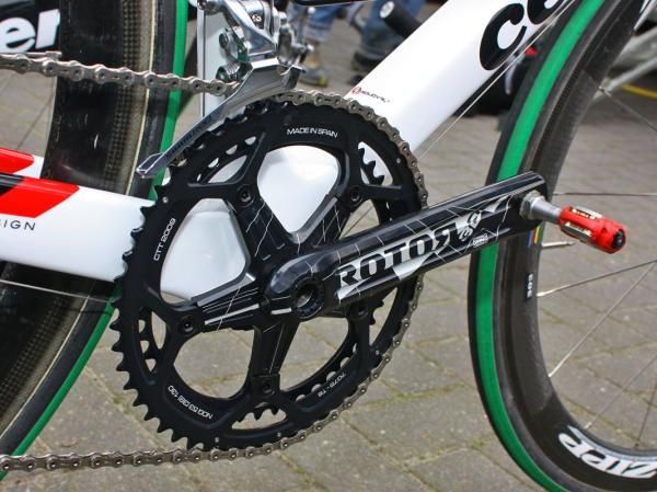 Rotor's 3D cranks use a unique longitudinal drilling pattern to create an effectively hollow structure.