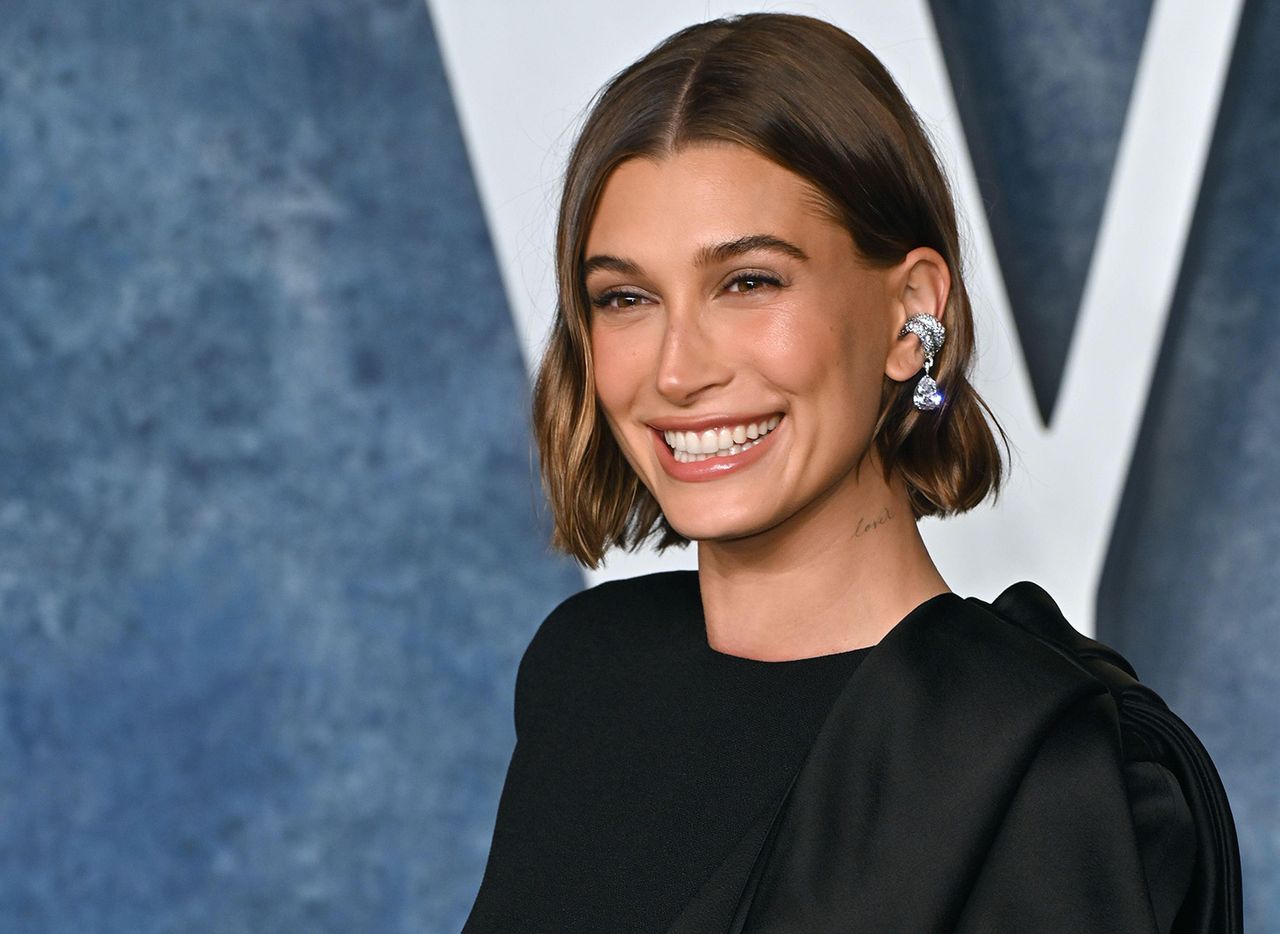 hailey bieber at the vanity fair party on the red carpet