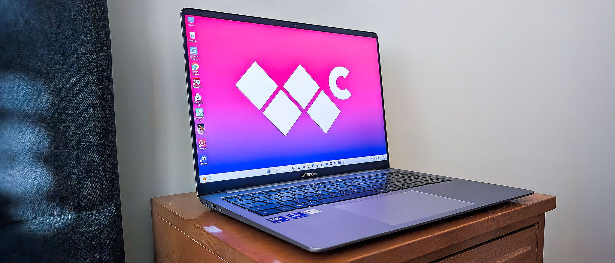 I spent two weeks using Geekom's first 16-inch laptop