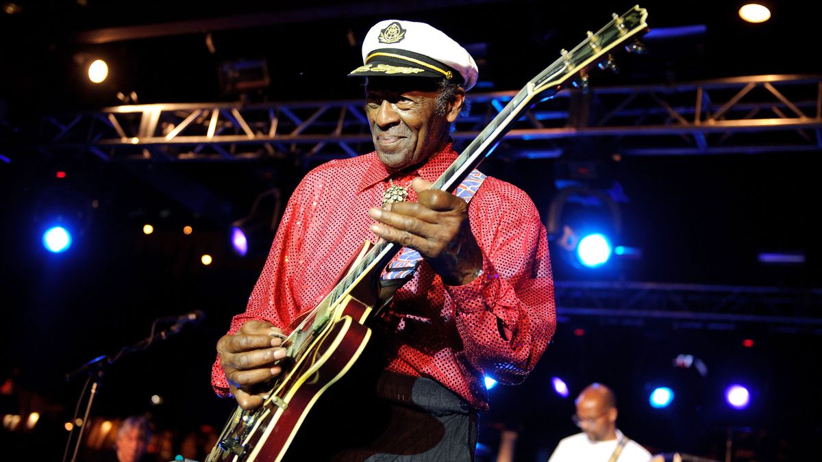 Rock 'n' roll legend Chuck Berry dies, aged 90.