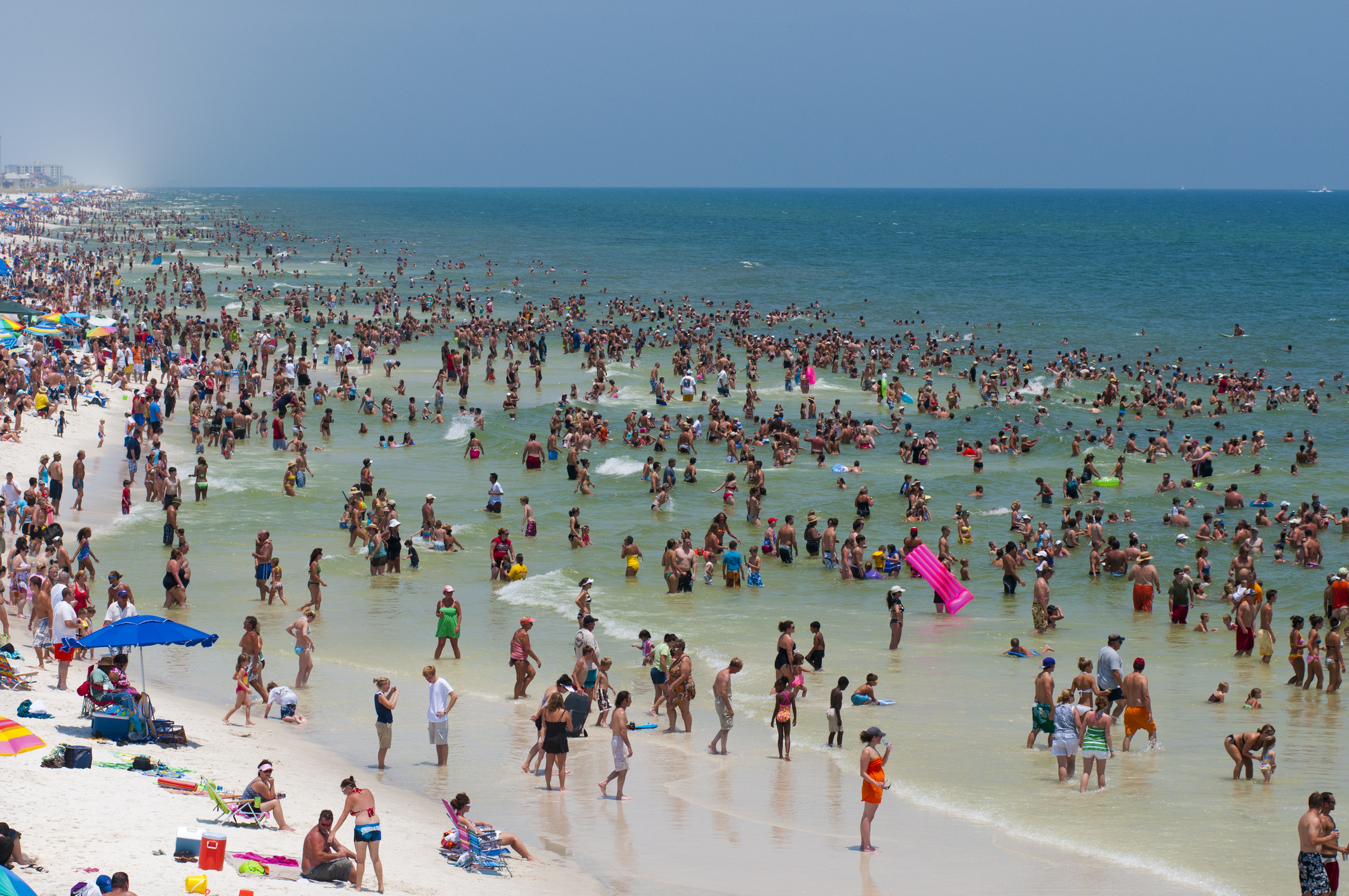 A crowded Pensacola, FL beach.