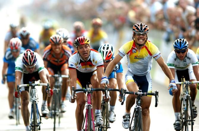 &Oacute;scar Freire (Spain) wins the 2004 Worlds
