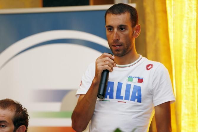 Italy's Vincenzo Nibali fields questions at a pre-Worlds press conference