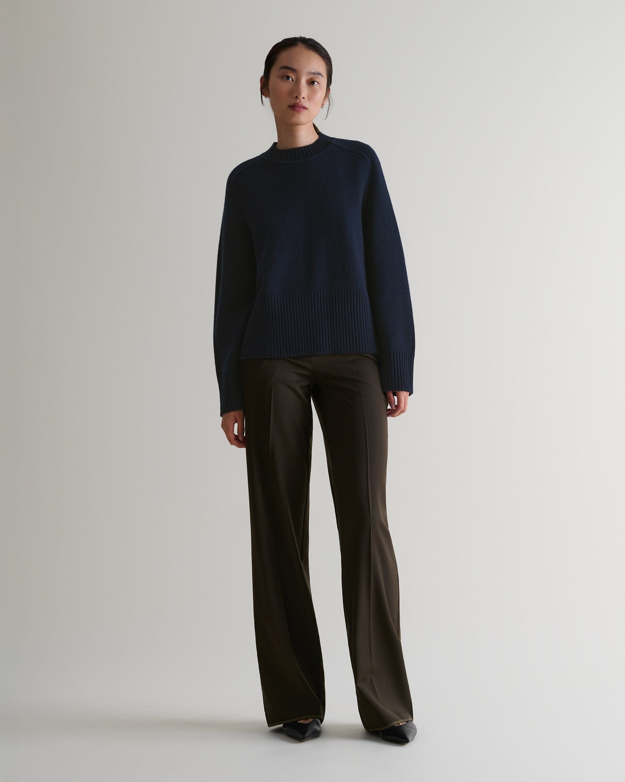 Women&#039;s Cashmere Merino Saddle Sleeve Crew Neck Jumper - Indigo